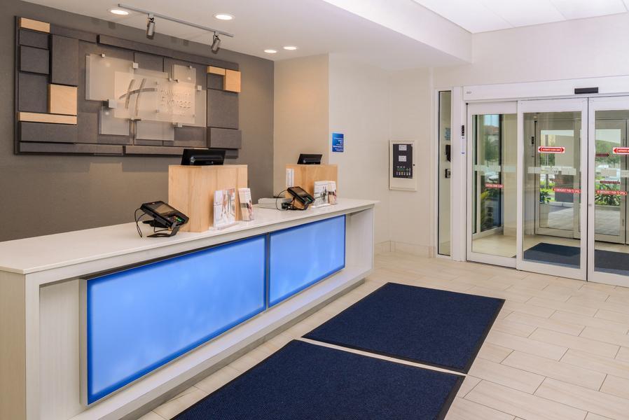 Holiday Inn Express Melbourne West By Ihg West Melbourne Exterior foto